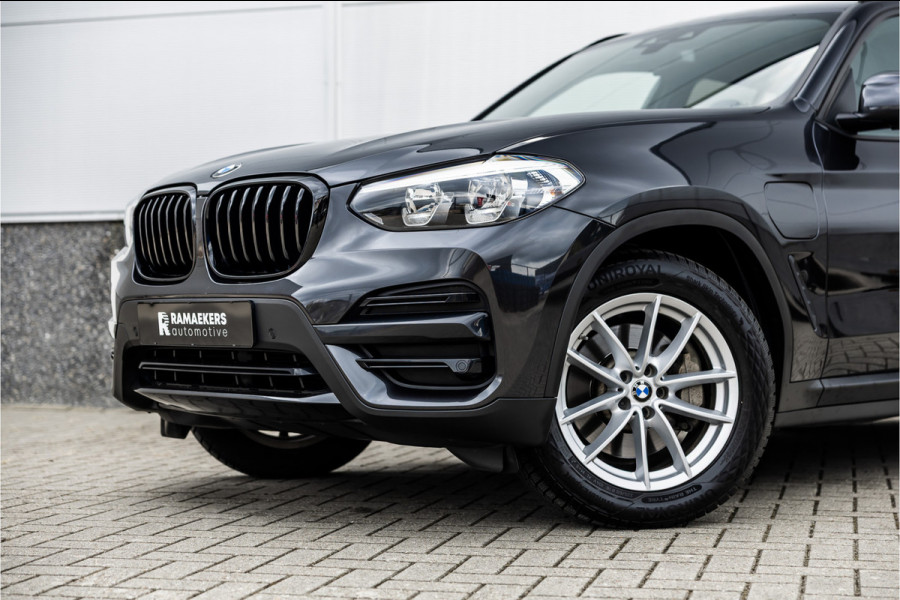 BMW X3 xDrive30e Stoelverwarming / LED / 18inch / Carplay /