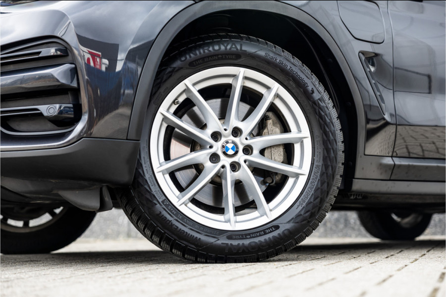 BMW X3 xDrive30e Stoelverwarming / LED / 18inch / Carplay /