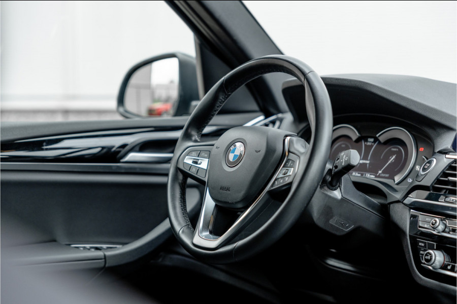 BMW X3 xDrive30e Stoelverwarming / LED / 18inch / Carplay /