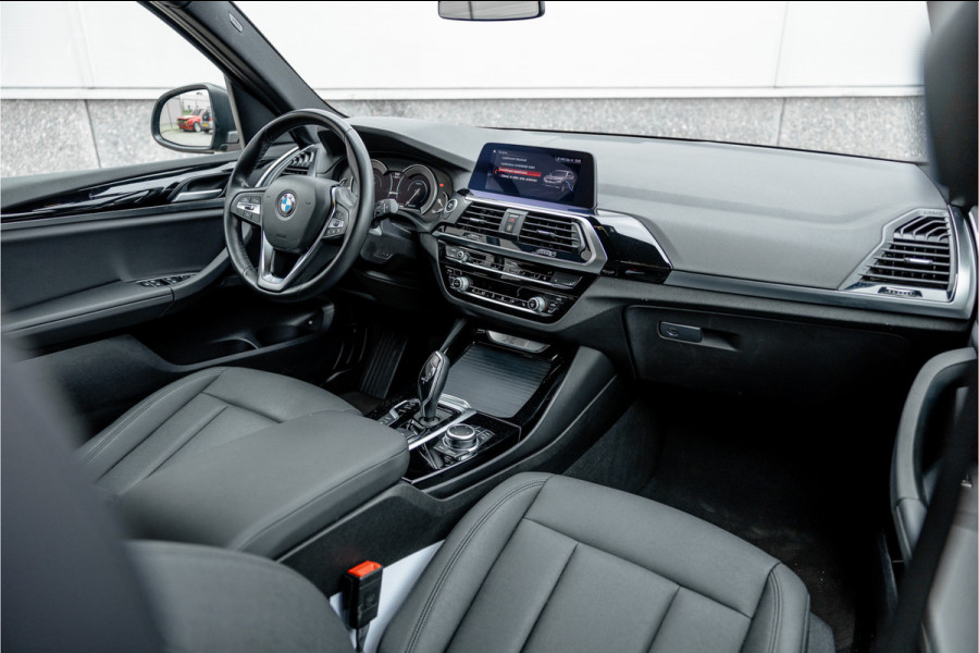 BMW X3 xDrive30e Stoelverwarming / LED / 18inch / Carplay /