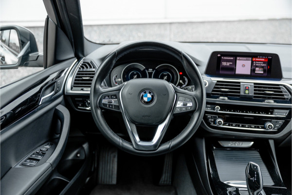 BMW X3 xDrive30e Stoelverwarming / LED / 18inch / Carplay /