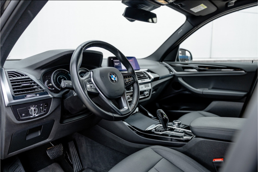 BMW X3 xDrive30e Stoelverwarming / LED / 18inch / Carplay /