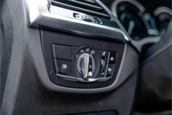 BMW X3 xDrive30e Stoelverwarming / LED / 18inch / Carplay /