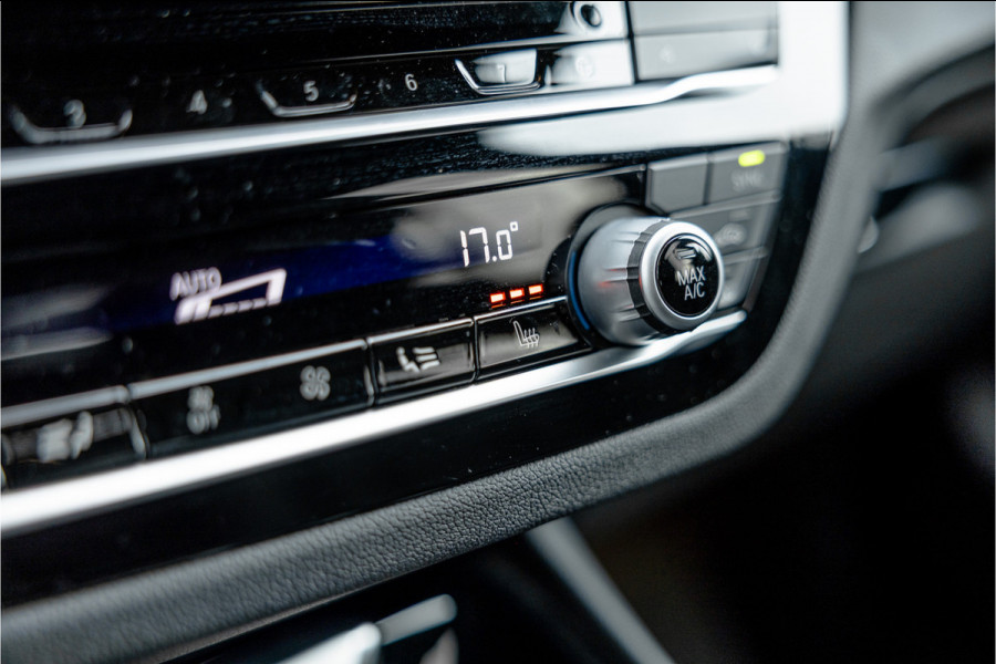 BMW X3 xDrive30e Stoelverwarming / LED / 18inch / Carplay /