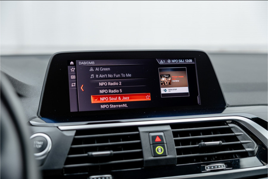 BMW X3 xDrive30e Stoelverwarming / LED / 18inch / Carplay /