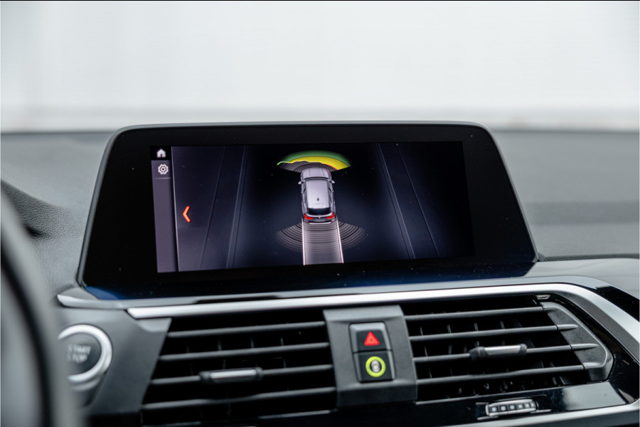 BMW X3 xDrive30e Stoelverwarming / LED / 18inch / Carplay /