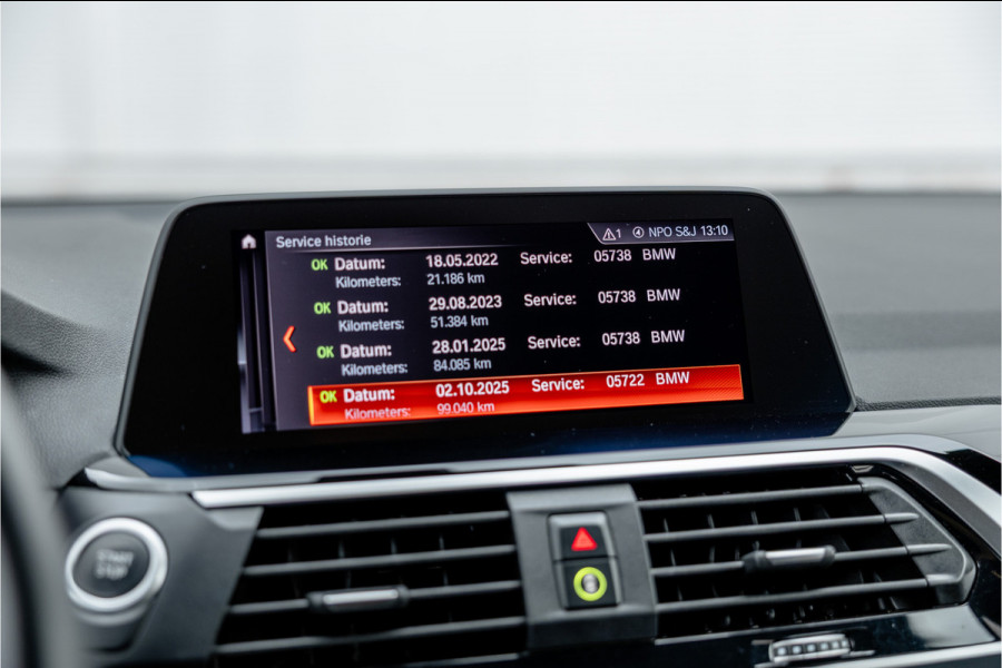 BMW X3 xDrive30e Stoelverwarming / LED / 18inch / Carplay /