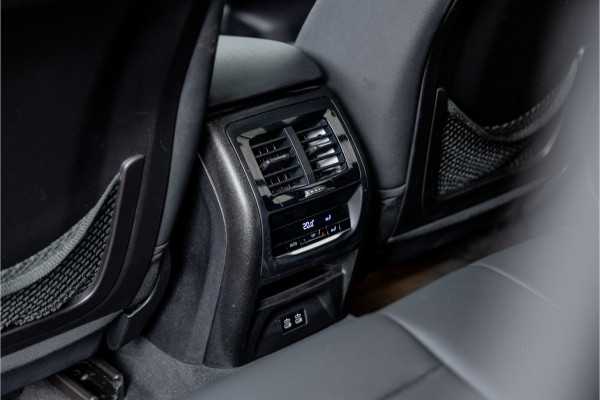 BMW X3 xDrive30e Stoelverwarming / LED / 18inch / Carplay /