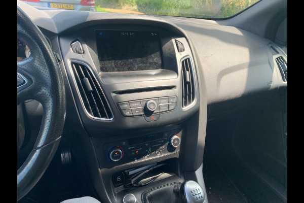 Ford FOCUS Wagon 1.0 ST-Line 125pk Trekhaak | 18 inch velgen | Climate control | Voorruit verwarming | NLD auto | Carplay, Android auto
