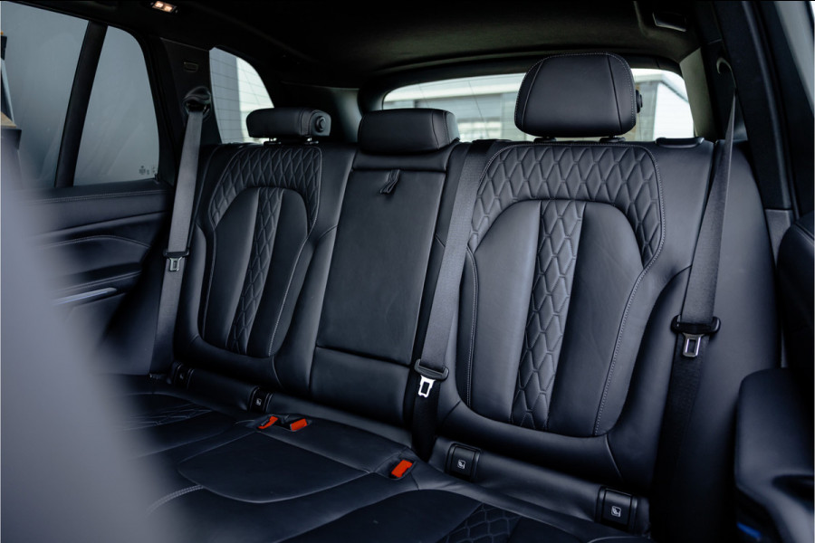BMW X5 xDrive45e Executive - M Sport | Panorama | Kuipstoelen | Stoelkoeling & Massage | 360 Camera | HUD