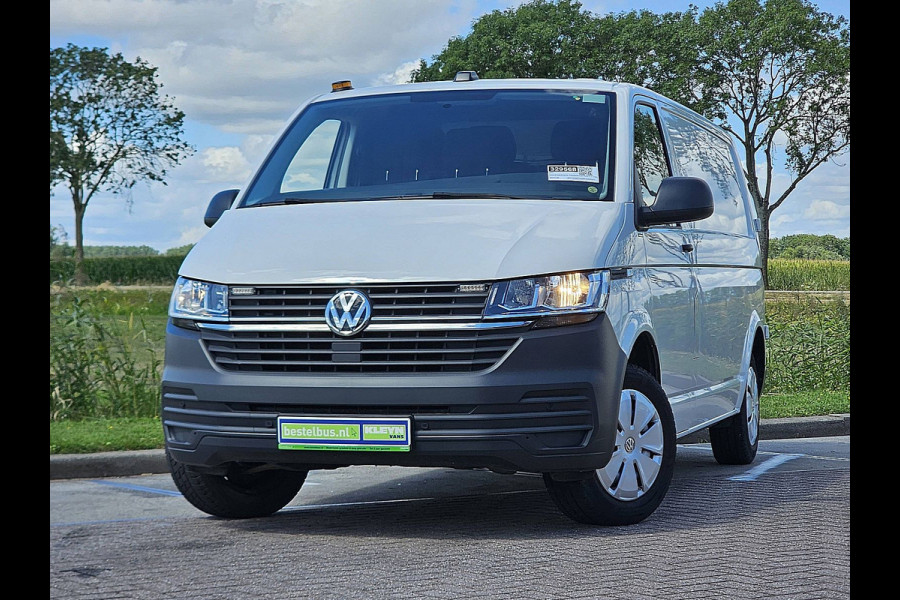 Volkswagen Transporter 2.0 TDI L2H1 L2H1, 150pk, Parkeersensoren, Trekhaak, Airco, Carplay, Werkplaatsinrichting