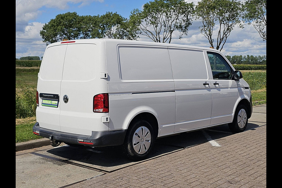 Volkswagen Transporter 2.0 TDI L2H1 L2H1, 150pk, Parkeersensoren, Trekhaak, Airco, Carplay, Werkplaatsinrichting