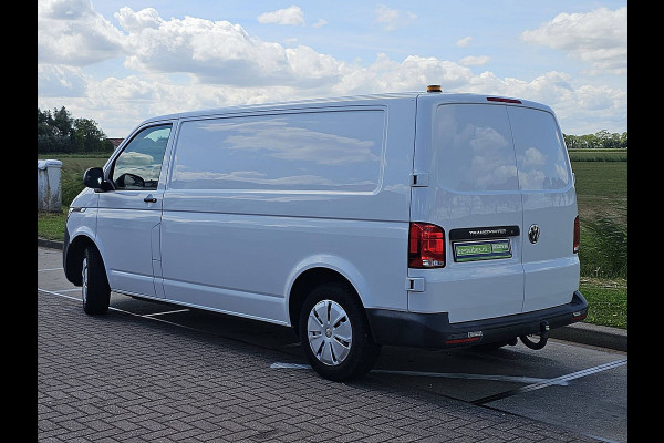 Volkswagen Transporter 2.0 TDI L2H1 L2H1, 150pk, Parkeersensoren, Trekhaak, Airco, Carplay, Werkplaatsinrichting