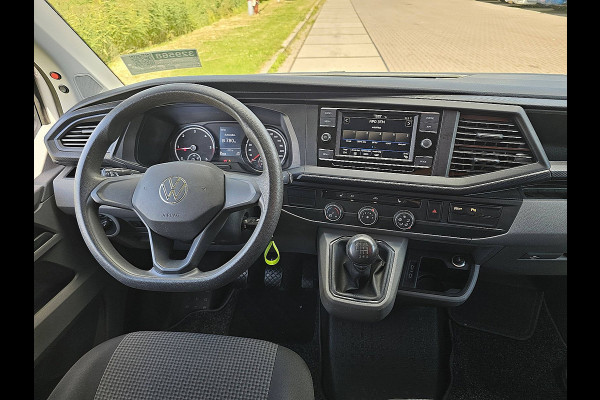 Volkswagen Transporter 2.0 TDI L2H1 L2H1, 150pk, Parkeersensoren, Trekhaak, Airco, Carplay, Werkplaatsinrichting