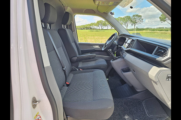 Volkswagen Transporter 2.0 TDI L2H1 L2H1, 150pk, Parkeersensoren, Trekhaak, Airco, Carplay, Werkplaatsinrichting