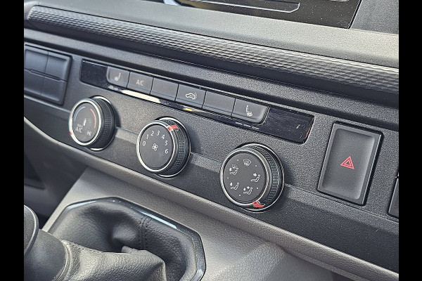Volkswagen Transporter 2.0 TDI L2H1 L2H1, 150pk, Parkeersensoren, Trekhaak, Airco, Carplay, Werkplaatsinrichting