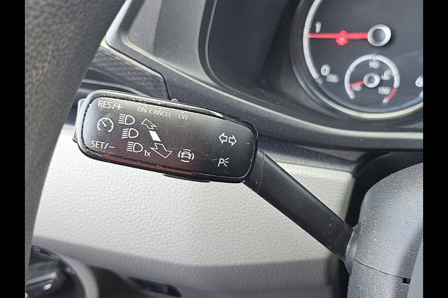 Volkswagen Transporter 2.0 TDI L2H1 L2H1, 150pk, Parkeersensoren, Trekhaak, Airco, Carplay, Werkplaatsinrichting