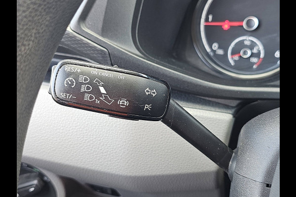 Volkswagen Transporter 2.0 TDI L2H1 L2H1, 150pk, Parkeersensoren, Trekhaak, Airco, Carplay, Werkplaatsinrichting