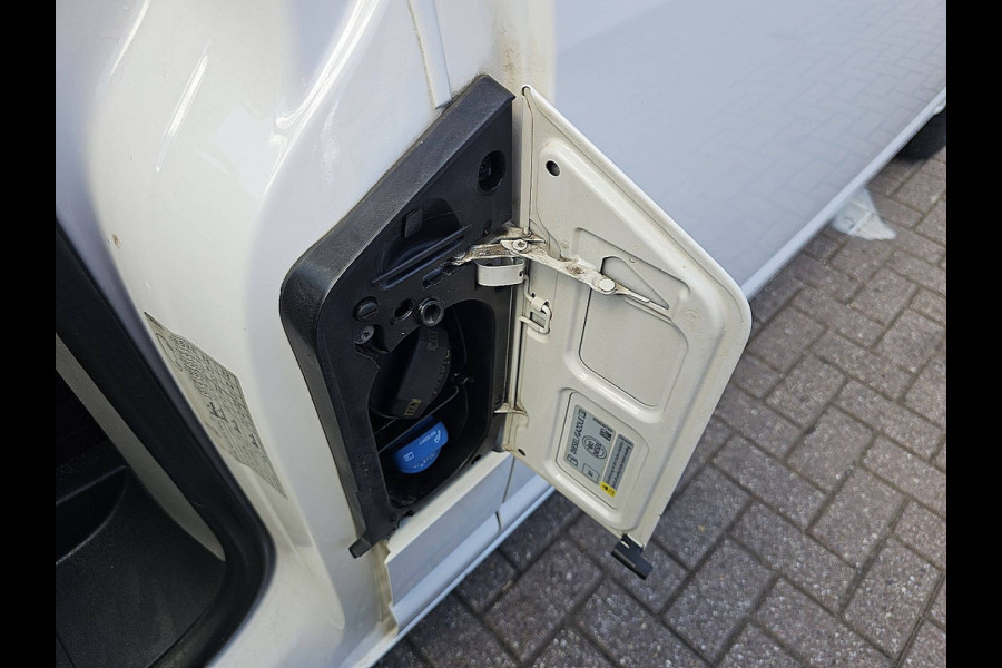 Volkswagen Transporter 2.0 TDI L2H1 L2H1, 150pk, Parkeersensoren, Trekhaak, Airco, Carplay, Werkplaatsinrichting