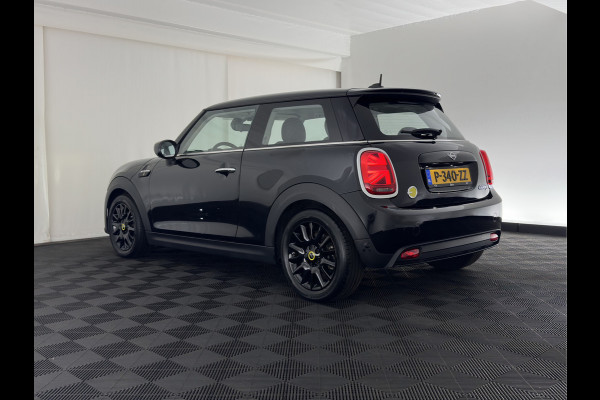 MINI Electric MINI Yours 33 kWh [3-Fase-11kW] {Soh-96%} (INCL.BTW) Aut. *HEAT-PUMP | LEATHER-FABRIC | FULL-LED | NAVI-FULLMAP | SPORT-SEATS | AMBIENT-LIGHT | DIGI-COCKPIT | DAB+ | ECC | PDC | CRUISE | 16''ALU*