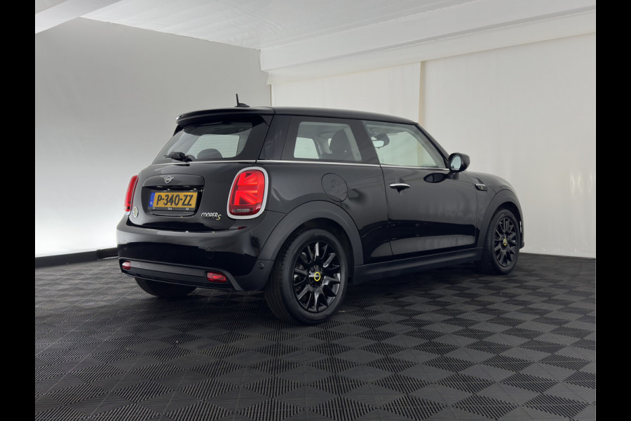 MINI Electric MINI Yours 33 kWh [3-Fase-11kW] {Soh-96%} (INCL.BTW) Aut. *HEAT-PUMP | LEATHER-FABRIC | FULL-LED | NAVI-FULLMAP | SPORT-SEATS | AMBIENT-LIGHT | DIGI-COCKPIT | DAB+ | ECC | PDC | CRUISE | 16''ALU*