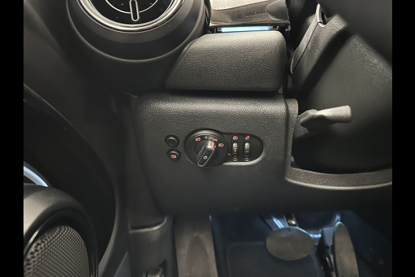 MINI Electric MINI Yours 33 kWh [3-Fase-11kW] {Soh-96%} (INCL.BTW) Aut. *HEAT-PUMP | LEATHER-FABRIC | FULL-LED | NAVI-FULLMAP | SPORT-SEATS | AMBIENT-LIGHT | DIGI-COCKPIT | DAB+ | ECC | PDC | CRUISE | 16''ALU*