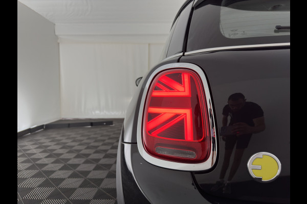 MINI Electric MINI Yours 33 kWh [3-Fase-11kW] {Soh-96%} (INCL.BTW) Aut. *HEAT-PUMP | LEATHER-FABRIC | FULL-LED | NAVI-FULLMAP | SPORT-SEATS | AMBIENT-LIGHT | DIGI-COCKPIT | DAB+ | ECC | PDC | CRUISE | 16''ALU*