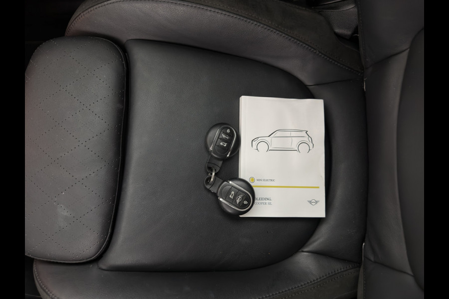 MINI Electric MINI Yours 33 kWh [3-Fase-11kW] {Soh-96%} (INCL.BTW) Aut. *HEAT-PUMP | LEATHER-FABRIC | FULL-LED | NAVI-FULLMAP | SPORT-SEATS | AMBIENT-LIGHT | DIGI-COCKPIT | DAB+ | ECC | PDC | CRUISE | 16''ALU*