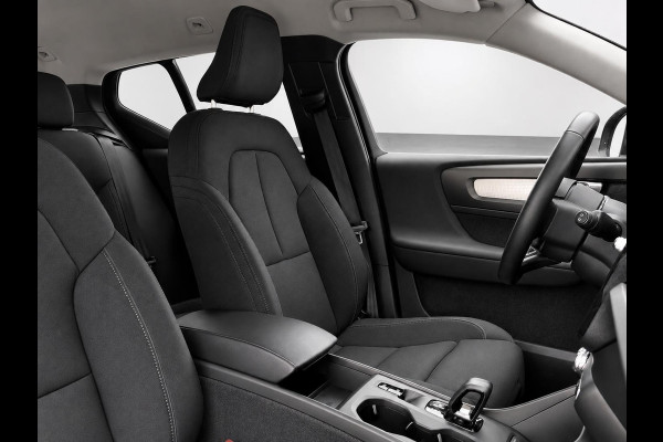 Volvo XC40 1.5 T4 Recharge Inscription Expression SoH 90% Navigatie Apple Carplay Android Auto Camera Parkeerhulp Cruise Control Stoel- en stuurverwarming Full led Elektrische achterklep Climate Control Lichtmetalen velgen