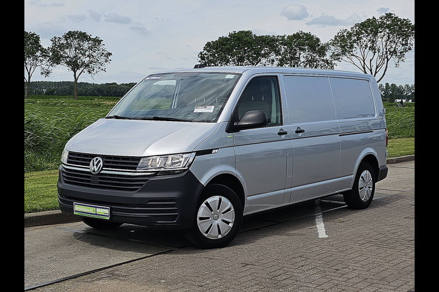 Volkswagen Transporter 2.0 TDI L2H1 30 Automaat, Adaptive Cruise Control, Stoelverwarming, Airco, Parkeersensoren, Trekhaak, Dubbele schuifdeuren