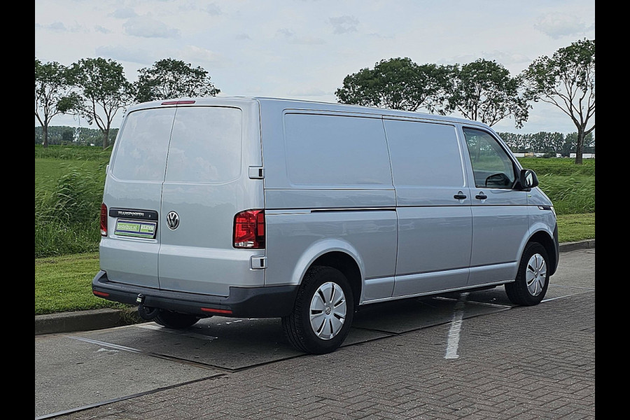 Volkswagen Transporter 2.0 TDI L2H1 30 Automaat, Adaptive Cruise Control, Stoelverwarming, Airco, Parkeersensoren, Trekhaak, Dubbele schuifdeuren