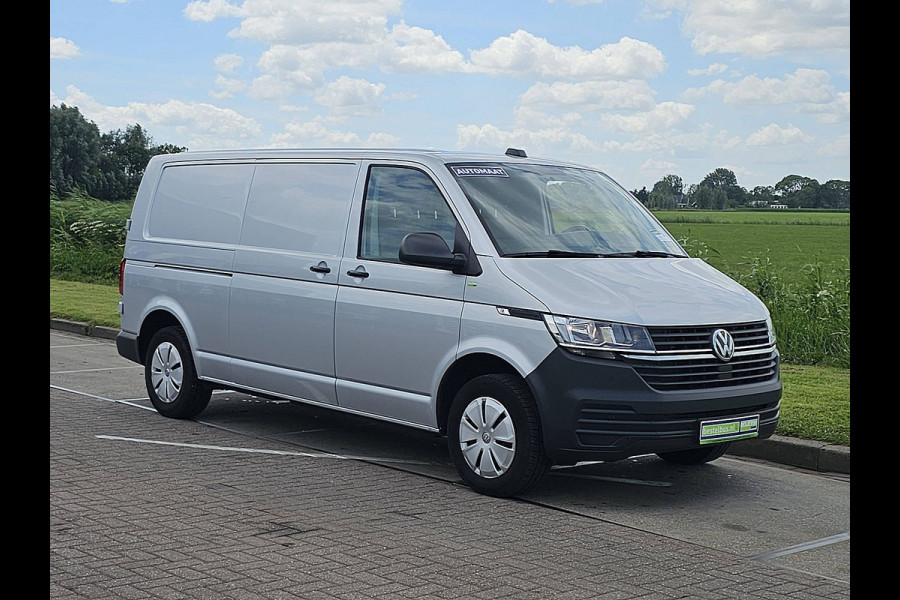 Volkswagen Transporter 2.0 TDI L2H1 30 Automaat, Adaptive Cruise Control, Stoelverwarming, Airco, Parkeersensoren, Trekhaak, Dubbele schuifdeuren
