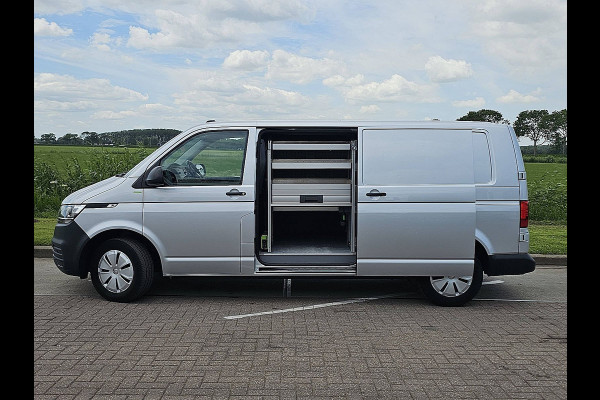Volkswagen Transporter 2.0 TDI L2H1 30 Automaat, Adaptive Cruise Control, Stoelverwarming, Airco, Parkeersensoren, Trekhaak, Dubbele schuifdeuren