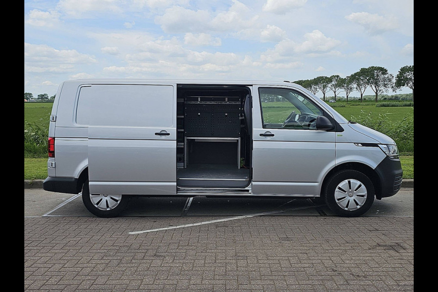 Volkswagen Transporter 2.0 TDI L2H1 30 Automaat, Adaptive Cruise Control, Stoelverwarming, Airco, Parkeersensoren, Trekhaak, Dubbele schuifdeuren
