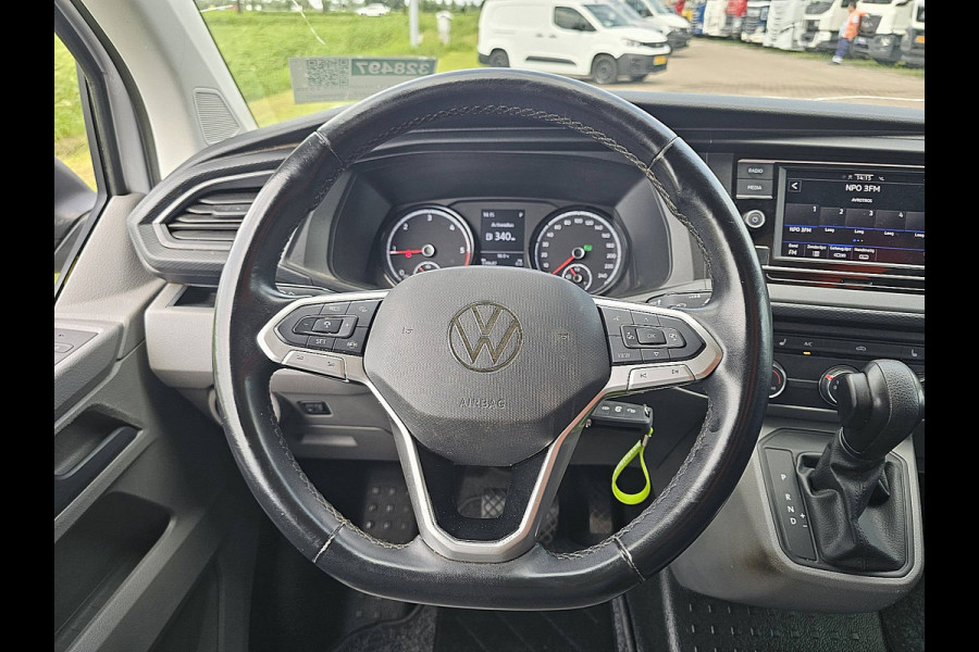 Volkswagen Transporter 2.0 TDI L2H1 30 Automaat, Adaptive Cruise Control, Stoelverwarming, Airco, Parkeersensoren, Trekhaak, Dubbele schuifdeuren