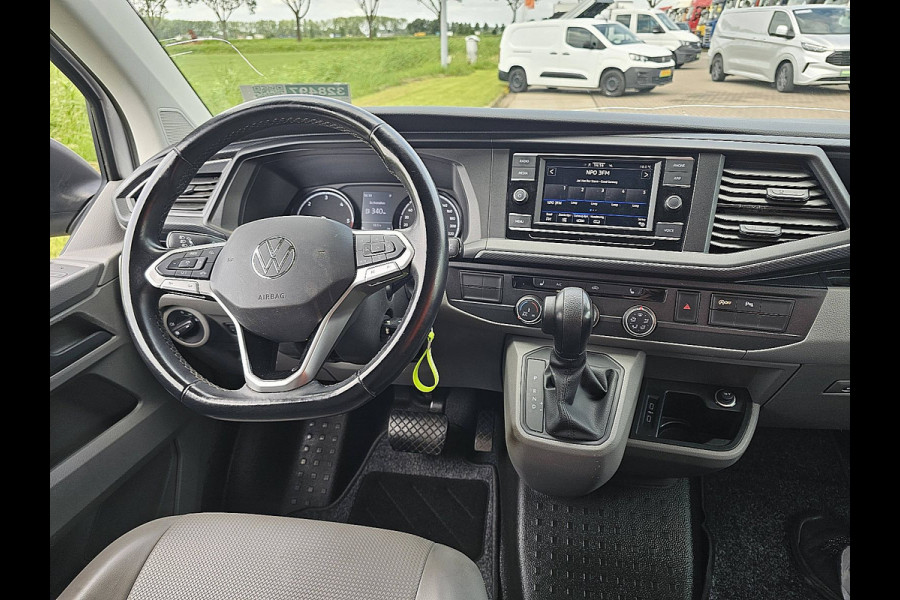 Volkswagen Transporter 2.0 TDI L2H1 30 Automaat, Adaptive Cruise Control, Stoelverwarming, Airco, Parkeersensoren, Trekhaak, Dubbele schuifdeuren