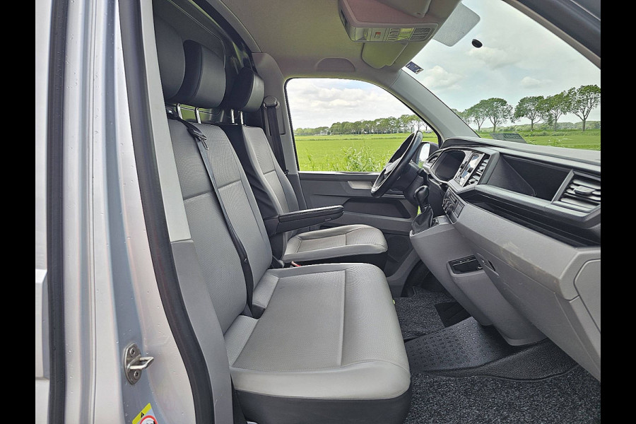 Volkswagen Transporter 2.0 TDI L2H1 30 Automaat, Adaptive Cruise Control, Stoelverwarming, Airco, Parkeersensoren, Trekhaak, Dubbele schuifdeuren