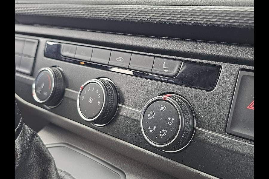 Volkswagen Transporter 2.0 TDI L2H1 30 Automaat, Adaptive Cruise Control, Stoelverwarming, Airco, Parkeersensoren, Trekhaak, Dubbele schuifdeuren