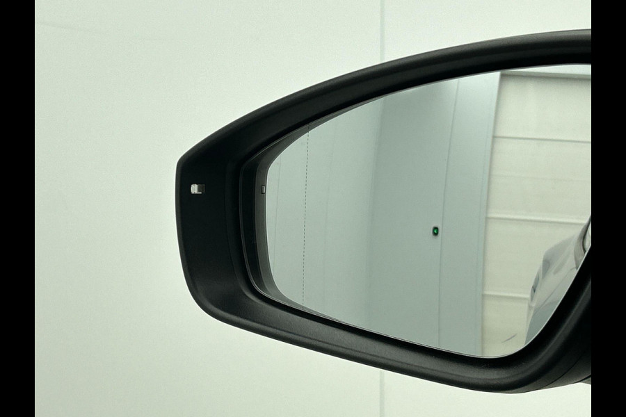 Volkswagen ID.4 Life 77 kWh SOH 91,4% Style Pack Navigatie Apple Carplay/Android Auto Adaptive Cruise Control Parkeersensoren Stoel- en stuurverwarming Full Led Climate Control Lichtmetalen velgen