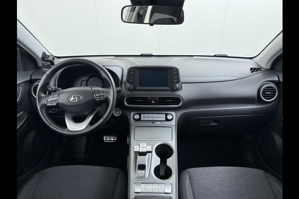 Hyundai Kona EV Comfort 64kWh 3-Fase Laden Warmtepomp Adap.Cruise SOH 100% Camera Navi* Apple Carplay Android Auto Ecc Pdc Keyless Lane Assist Bluetooth DAB Led FCA Origineel Nederlandse Auto