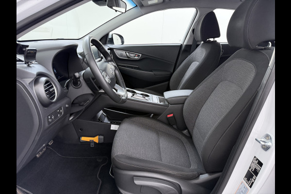Hyundai Kona EV Comfort 64kWh 3-Fase Laden Warmtepomp Adap.Cruise SOH 100% Camera Navi* Apple Carplay Android Auto Ecc Pdc Keyless Lane Assist Bluetooth DAB Led FCA Origineel Nederlandse Auto