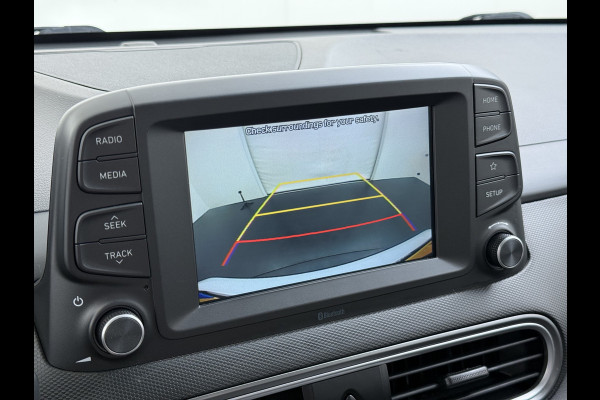 Hyundai Kona EV Comfort 64kWh 3-Fase Laden Warmtepomp Adap.Cruise SOH 100% Camera Navi* Apple Carplay Android Auto Ecc Pdc Keyless Lane Assist Bluetooth DAB Led FCA Origineel Nederlandse Auto