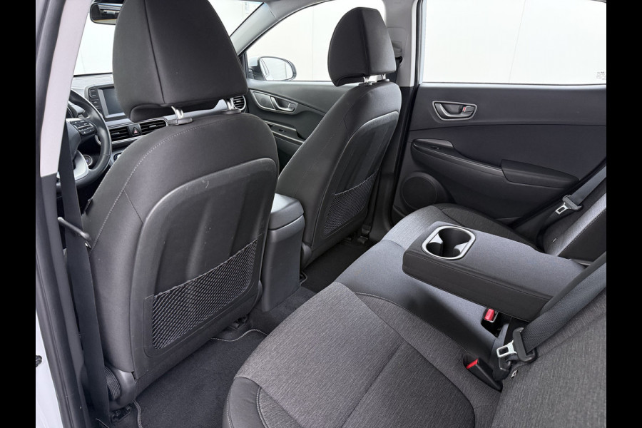 Hyundai Kona EV Comfort 64kWh 3-Fase Laden Warmtepomp Adap.Cruise SOH 100% Camera Navi* Apple Carplay Android Auto Ecc Pdc Keyless Lane Assist Bluetooth DAB Led FCA Origineel Nederlandse Auto