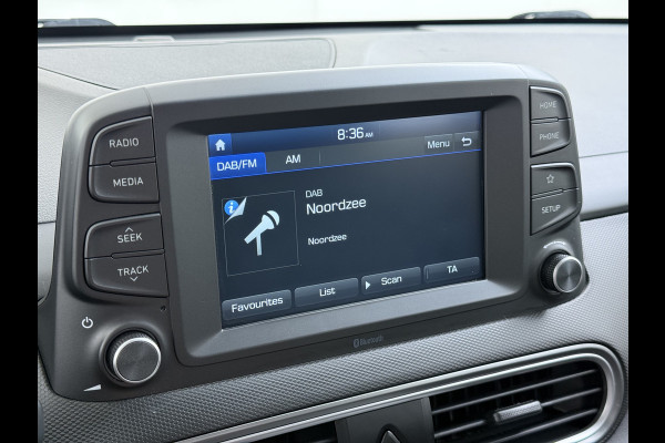 Hyundai Kona EV Comfort 64kWh 3-Fase Laden Warmtepomp Adap.Cruise SOH 100% Camera Navi* Apple Carplay Android Auto Ecc Pdc Keyless Lane Assist Bluetooth DAB Led FCA Origineel Nederlandse Auto