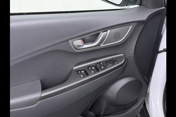 Hyundai Kona EV Comfort 64kWh 3-Fase Laden Warmtepomp Adap.Cruise SOH 100% Camera Navi* Apple Carplay Android Auto Ecc Pdc Keyless Lane Assist Bluetooth DAB Led FCA Origineel Nederlandse Auto