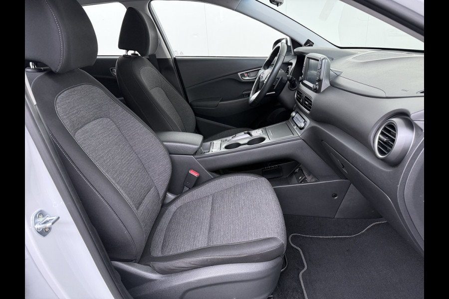 Hyundai Kona EV Comfort 64kWh 3-Fase Laden Warmtepomp Adap.Cruise SOH 100% Camera Navi* Apple Carplay Android Auto Ecc Pdc Keyless Lane Assist Bluetooth DAB Led FCA Origineel Nederlandse Auto