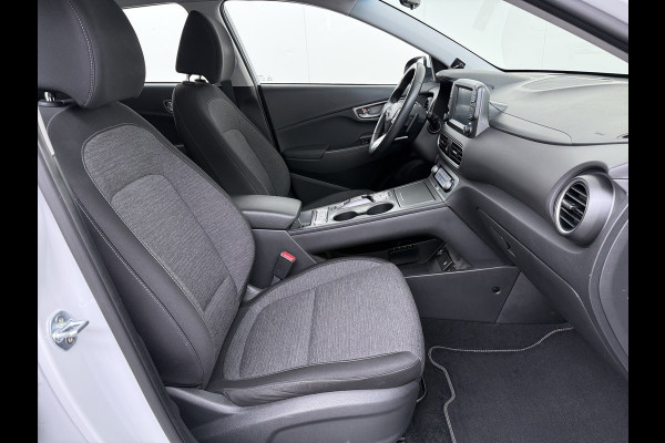 Hyundai Kona EV Comfort 64kWh 3-Fase Laden Warmtepomp Adap.Cruise SOH 100% Camera Navi* Apple Carplay Android Auto Ecc Pdc Keyless Lane Assist Bluetooth DAB Led FCA Origineel Nederlandse Auto