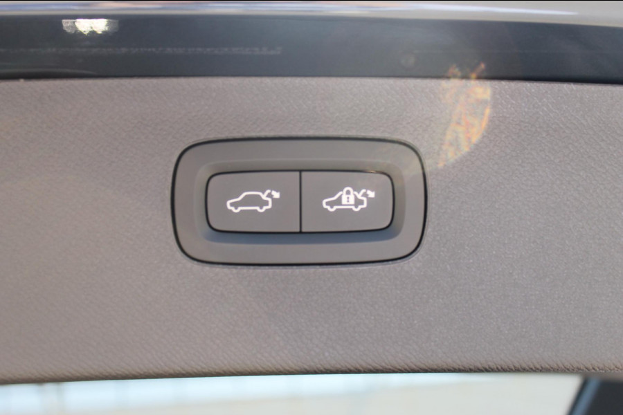 Volvo XC90 T8 406pk Automaat AWD Ultra Black Edition / Stoelmassage - en ventilatie / Luchtvering / Trekhaak / Panoramadak / Google services / Elektrisch bedienbare voorstoelen met geheugen / Stoelverwarming voor en achter
