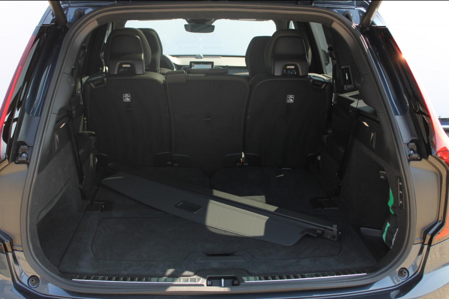 Volvo XC90 T8 406pk Automaat AWD Ultra Black Edition / Stoelmassage - en ventilatie / Luchtvering / Trekhaak / Panoramadak / Google services / Elektrisch bedienbare voorstoelen met geheugen / Stoelverwarming voor en achter