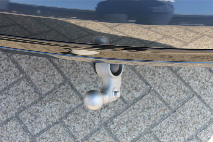 Volvo XC90 T8 406pk Automaat AWD Ultra Black Edition / Stoelmassage - en ventilatie / Luchtvering / Trekhaak / Panoramadak / Google services / Elektrisch bedienbare voorstoelen met geheugen / Stoelverwarming voor en achter